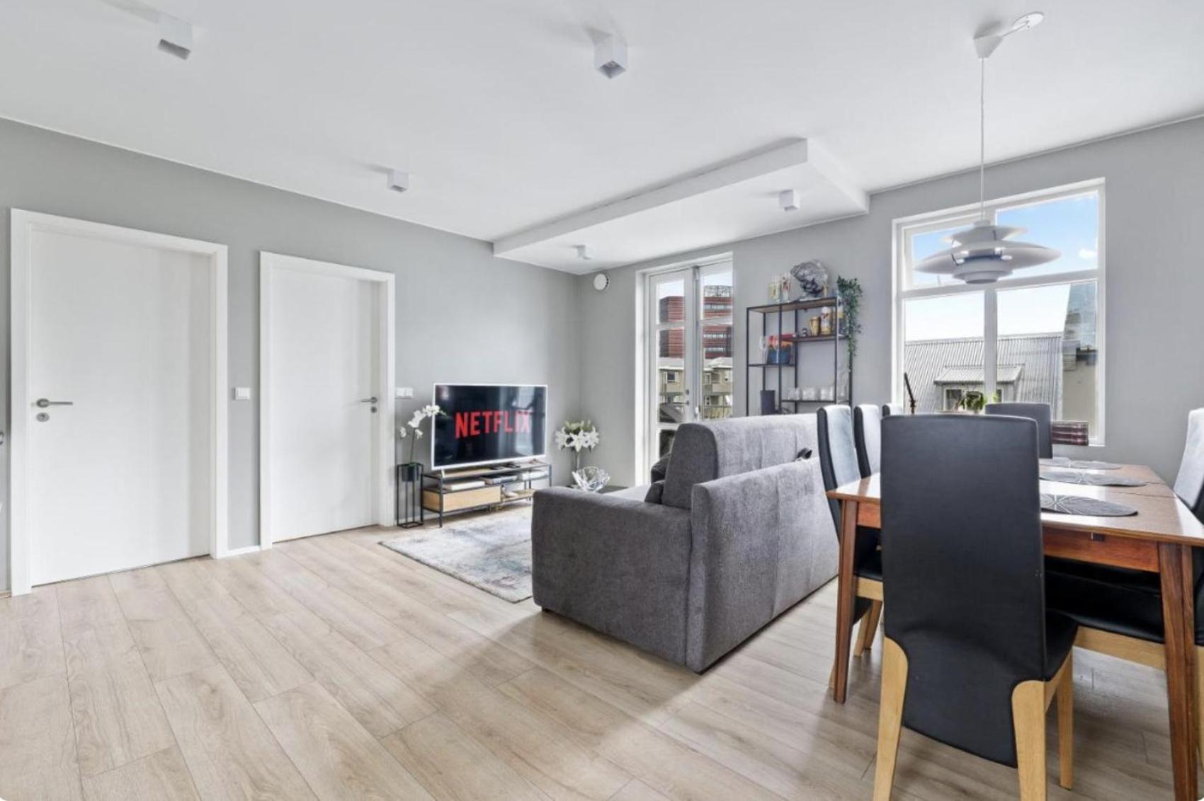 Cheerful Down Town Apartment Reykjavik Exterior photo